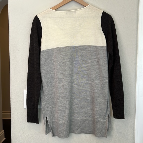 Ann Taylor Merino Wool V Neck Sweater - Picture 6 of 9